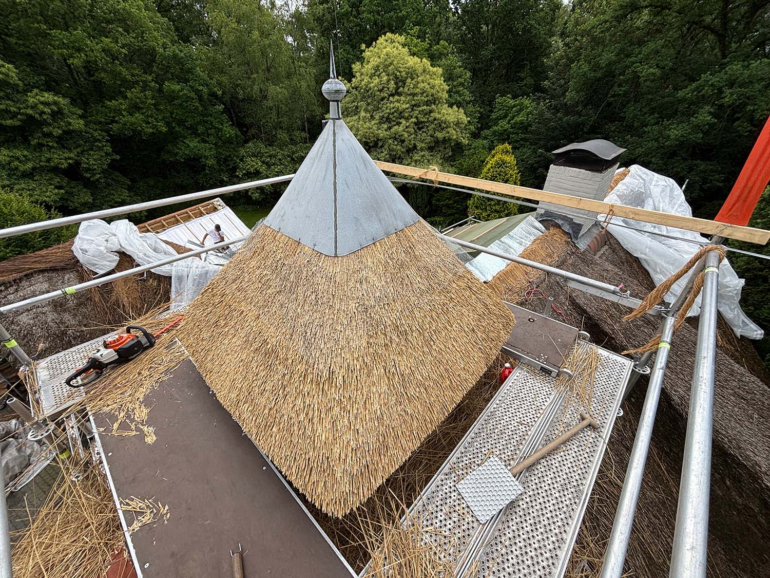 Rieten dak met moderne constructie en authentieke uitstraling